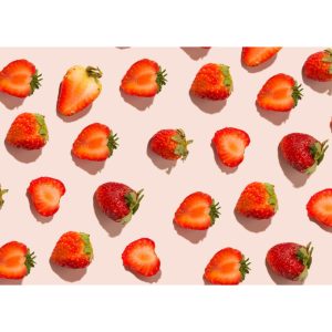 Glass-Cutting-Board-Strawberries
